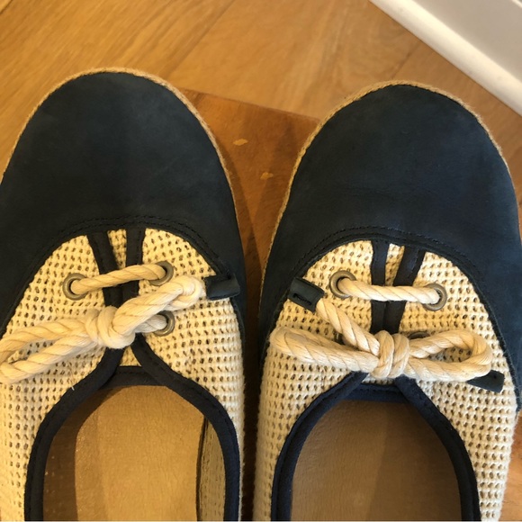Ugg Navy and Ivory Slip On Flats - Size 9 - Picture 10 of 15